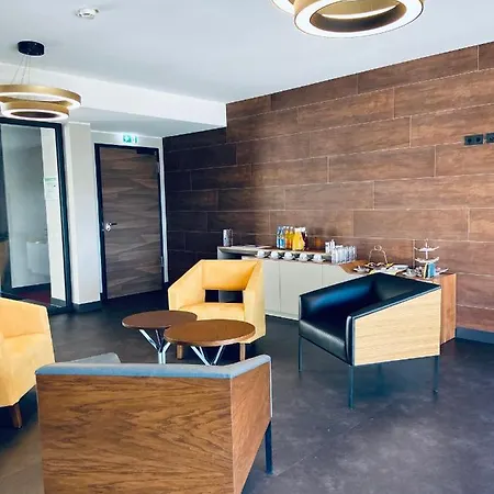 Intergroup Business & Design Ingolstadt מלון Kosching
